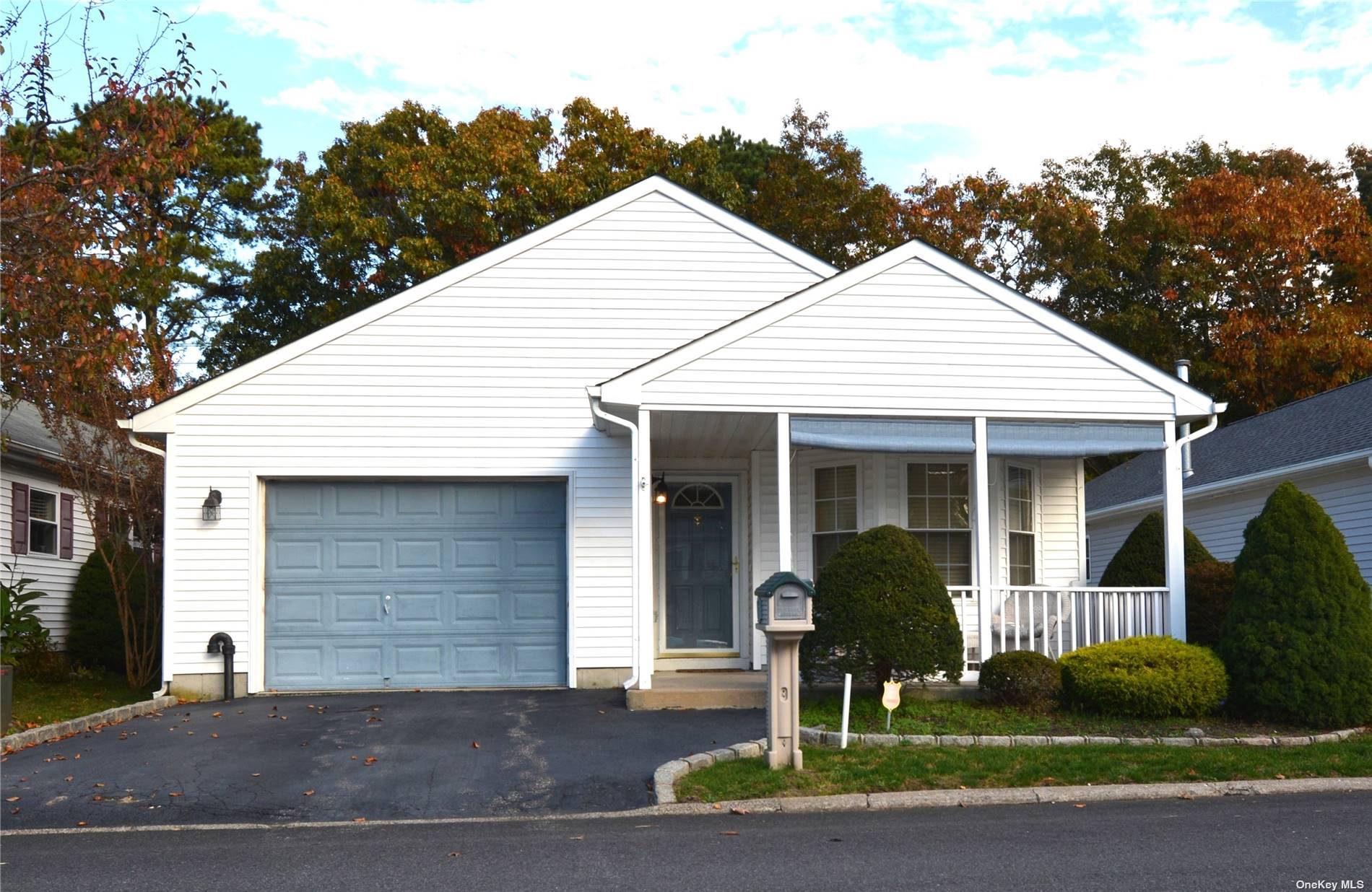 #1 photo, 5108 E Village Circle, 东长岛 Manorville , NY 11949