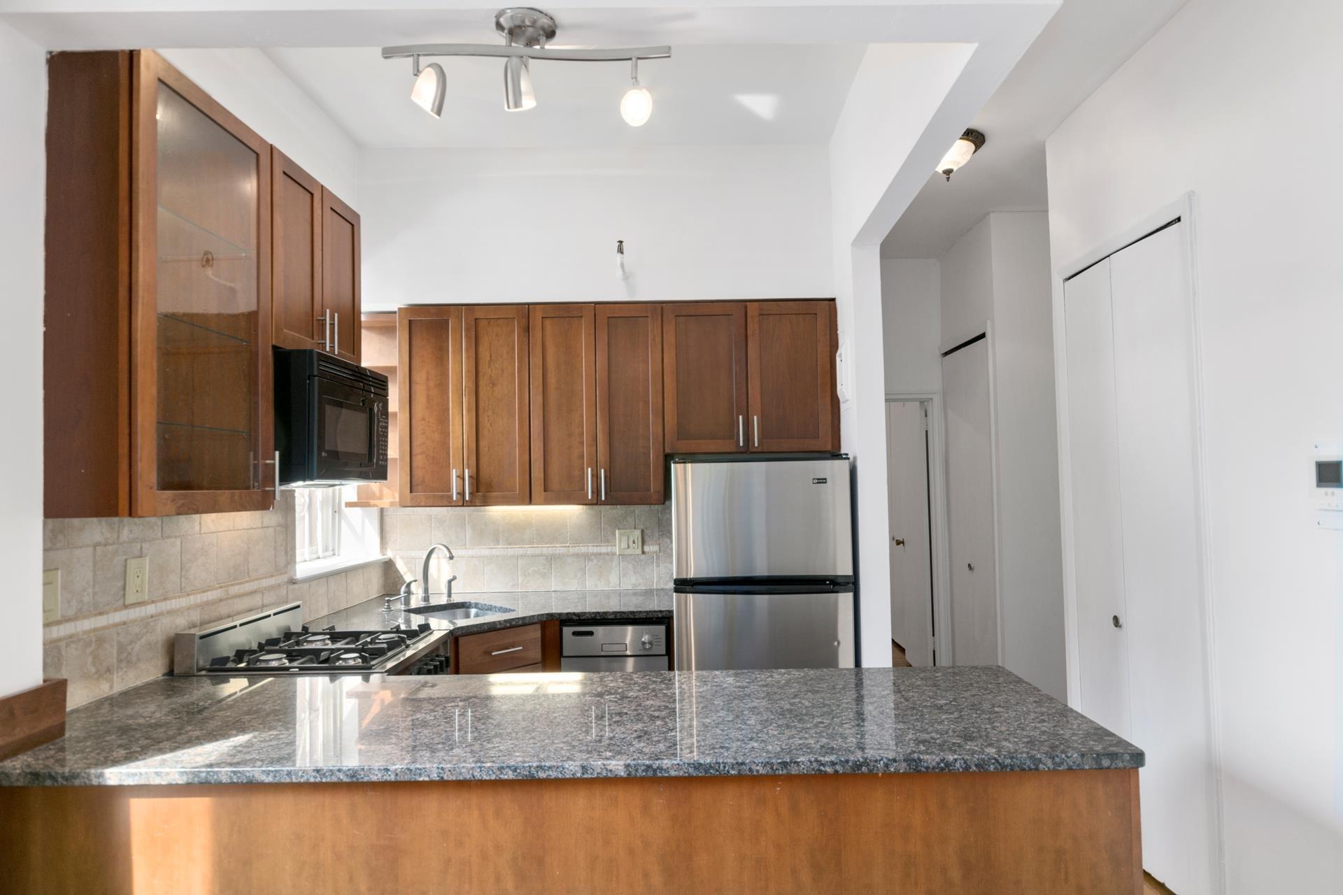 #1 photo, 30 E 95TH Street, 曼哈顿 上东城 Upper East Side , NY 10128