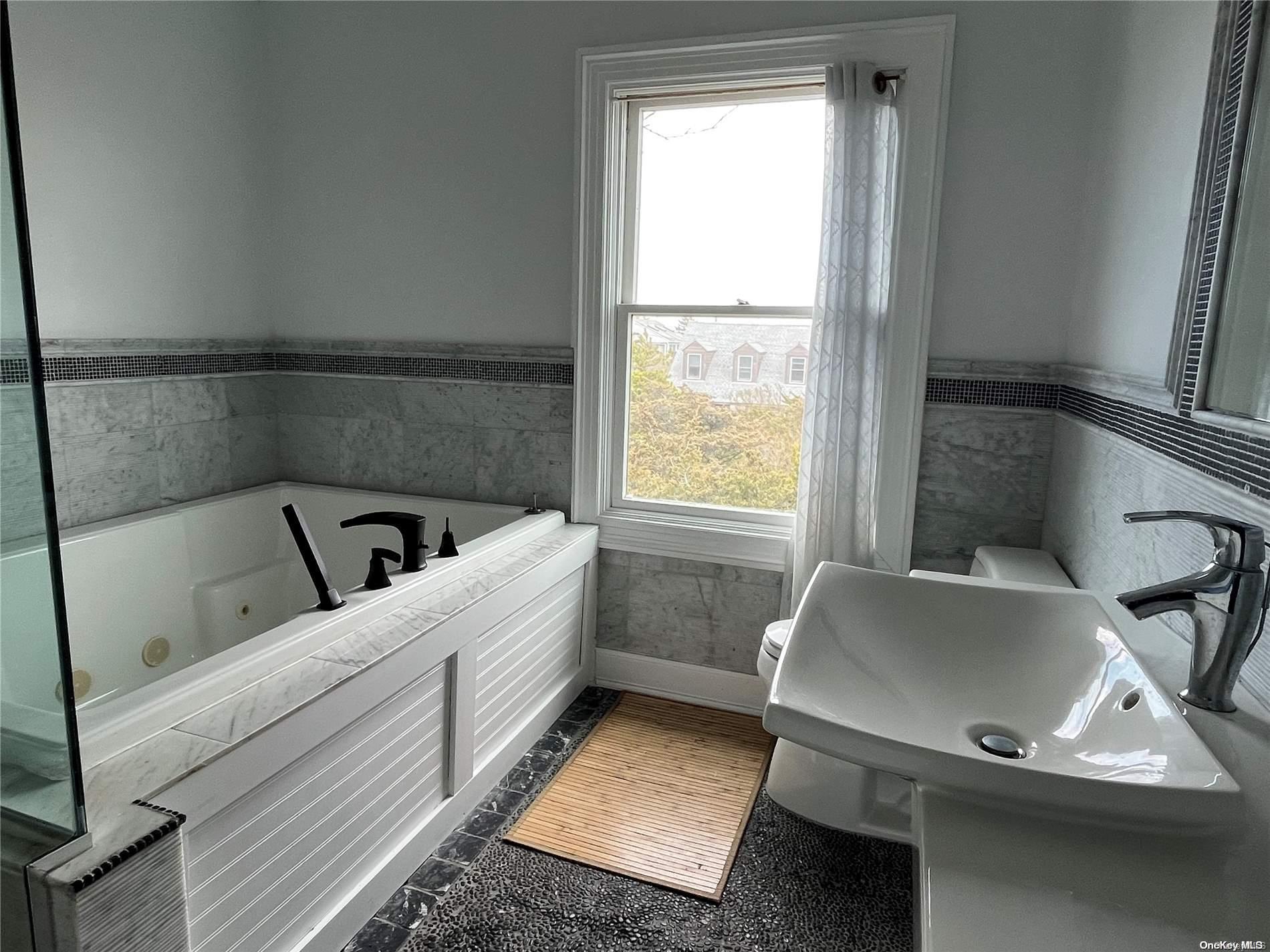 #11 photo, 860 Ocean View Walk, Ocean Beach , NY 11770