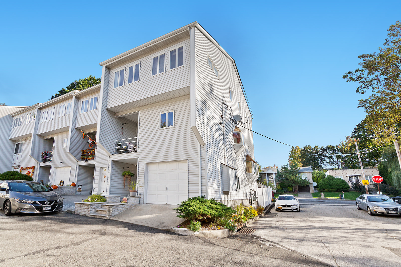 #1 photo, 35 Grasmere Court, New York , NY 10305