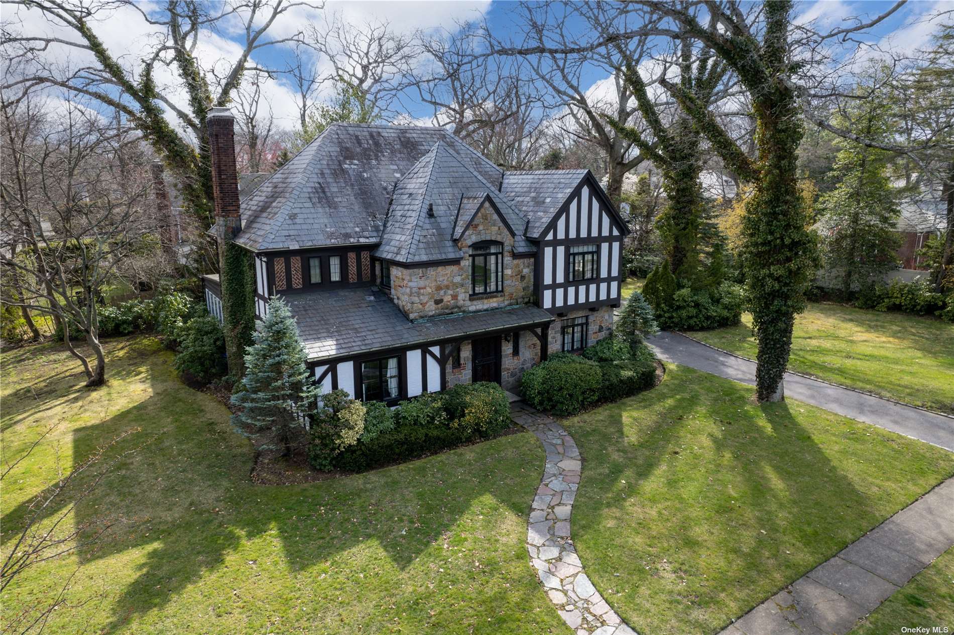 #1 photo, 46 Banbury Road, 长岛 Rockville Centre , NY 11570