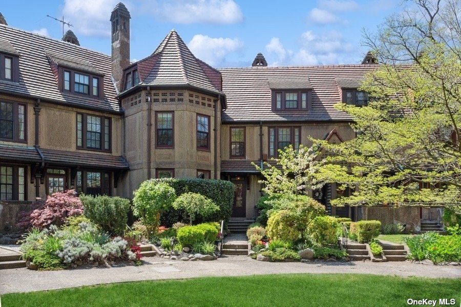 #1 photo, 53 Burns Street, 皇后区 森林小丘 Forest Hills , NY 11375