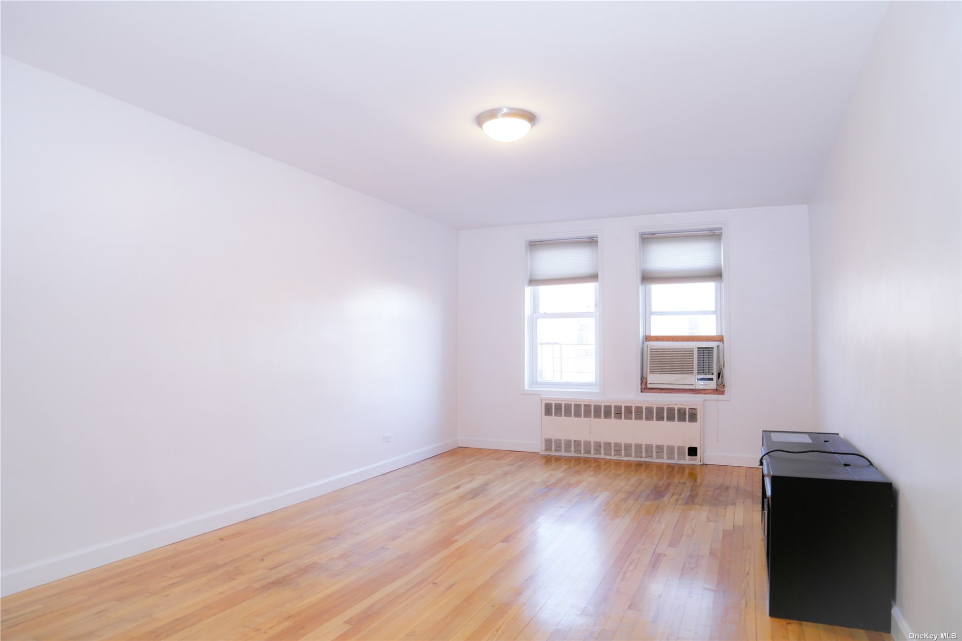 #1 photo, 142-20 41 Avenue, 法拉盛 Flushing , NY 11355