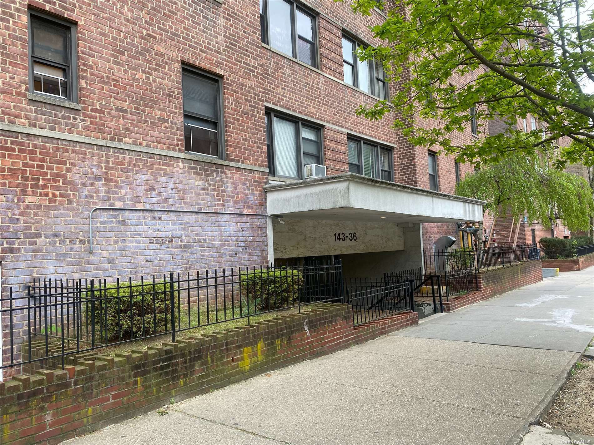 #1 photo, 143-36 Barclay Avenue, 法拉盛 Flushing , NY 11355