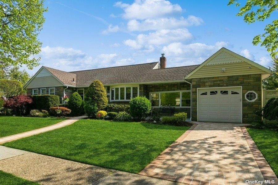 #1 photo, 701 Durham Road, 长岛 East Meadow , NY 11554