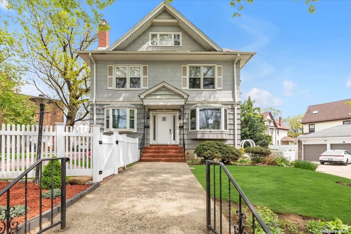 #1 photo, 6 Beech Court, קווינס College Point , NY 11356