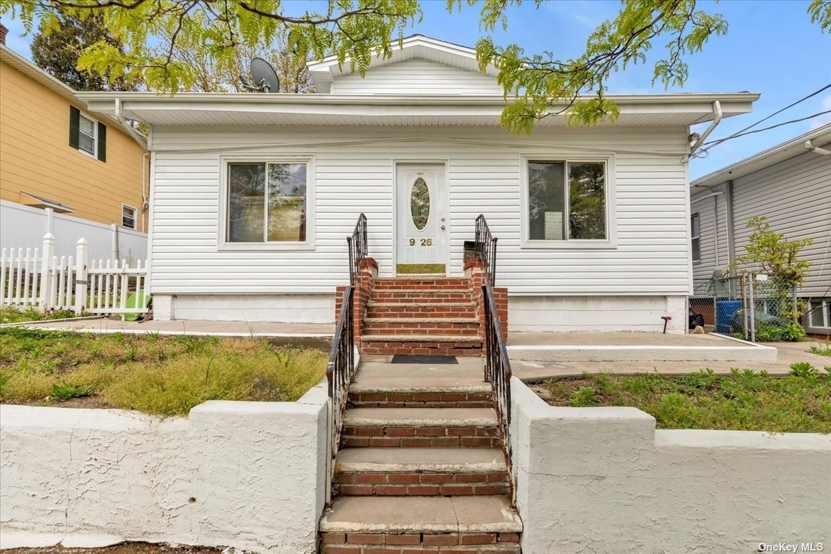 #1 photo, 9-26 College Point Boulevard, קווינס College Point , NY 11356