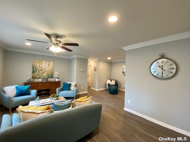 #1 photo, 305 Brook Avenue, 东长岛 海湾 Bay Shore , NY 11706