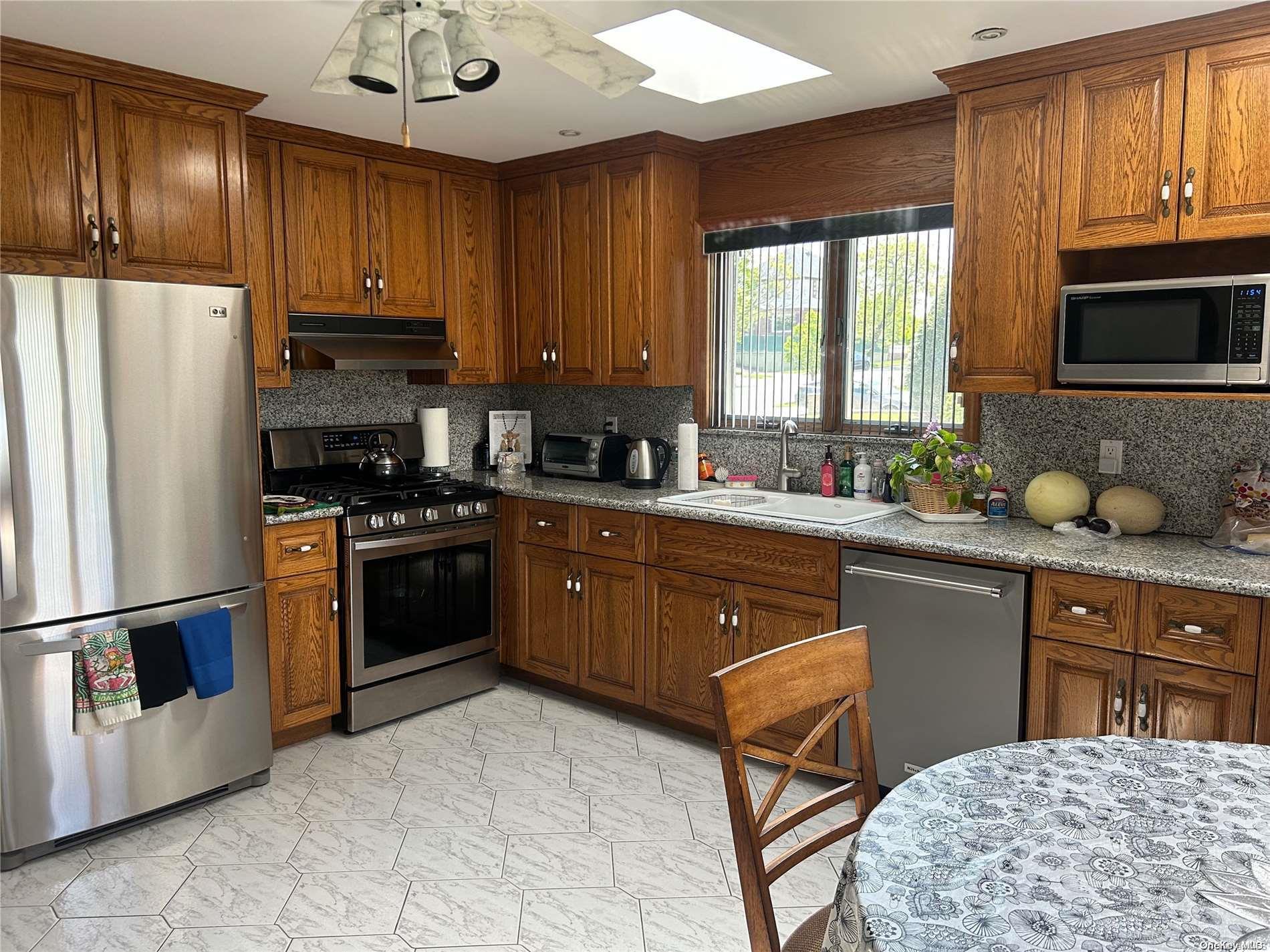 #1 photo, 24-44 163rd Street, 皇后区 白石镇 Whitestone , NY 11357