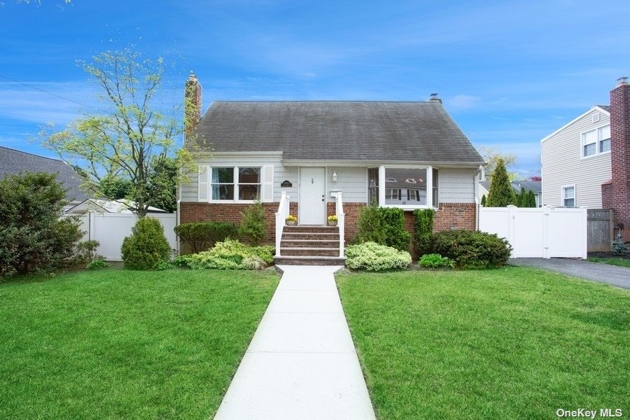 #1 photo, 3682 John Street, Wantagh , NY 11793