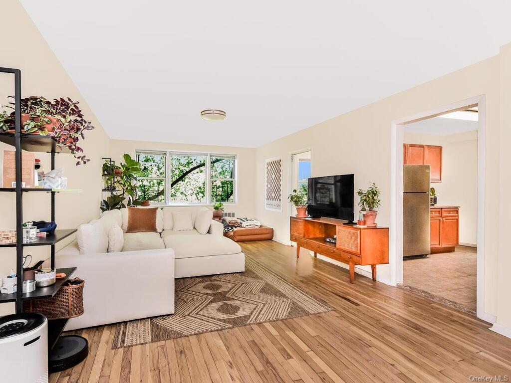 #1 photo, 679 W 239th Street, 布朗士 Bronx , NY 10463