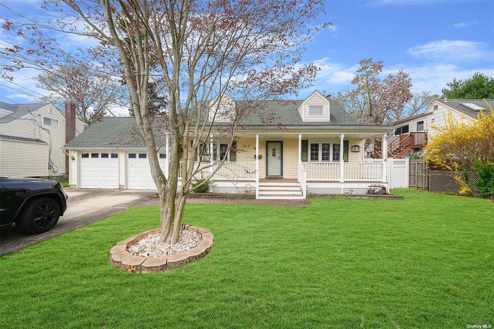 #1 photo, 68 Center Street, 东长岛 Ronkonkoma , NY 11779