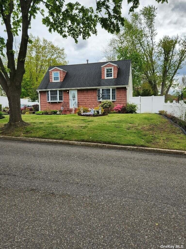 #1 photo, 22 Dianne Avenue, 东长岛 Centereach , NY 11720