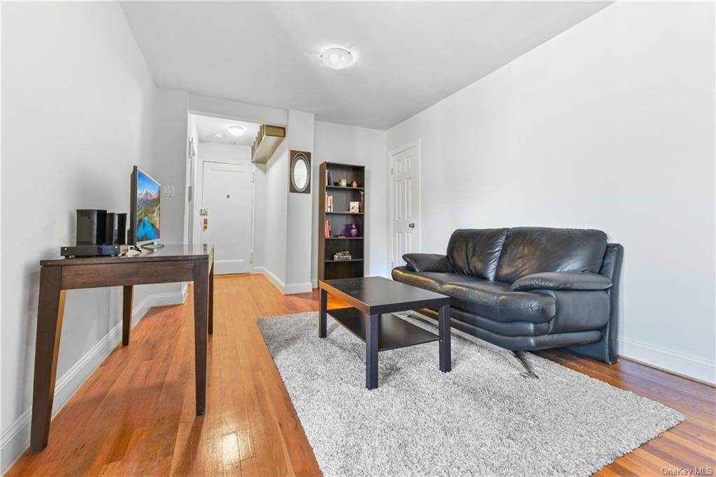 #1 photo, 81-05 35th Street, 皇后区 杰克逊高地 Jackson Heights , NY 11372