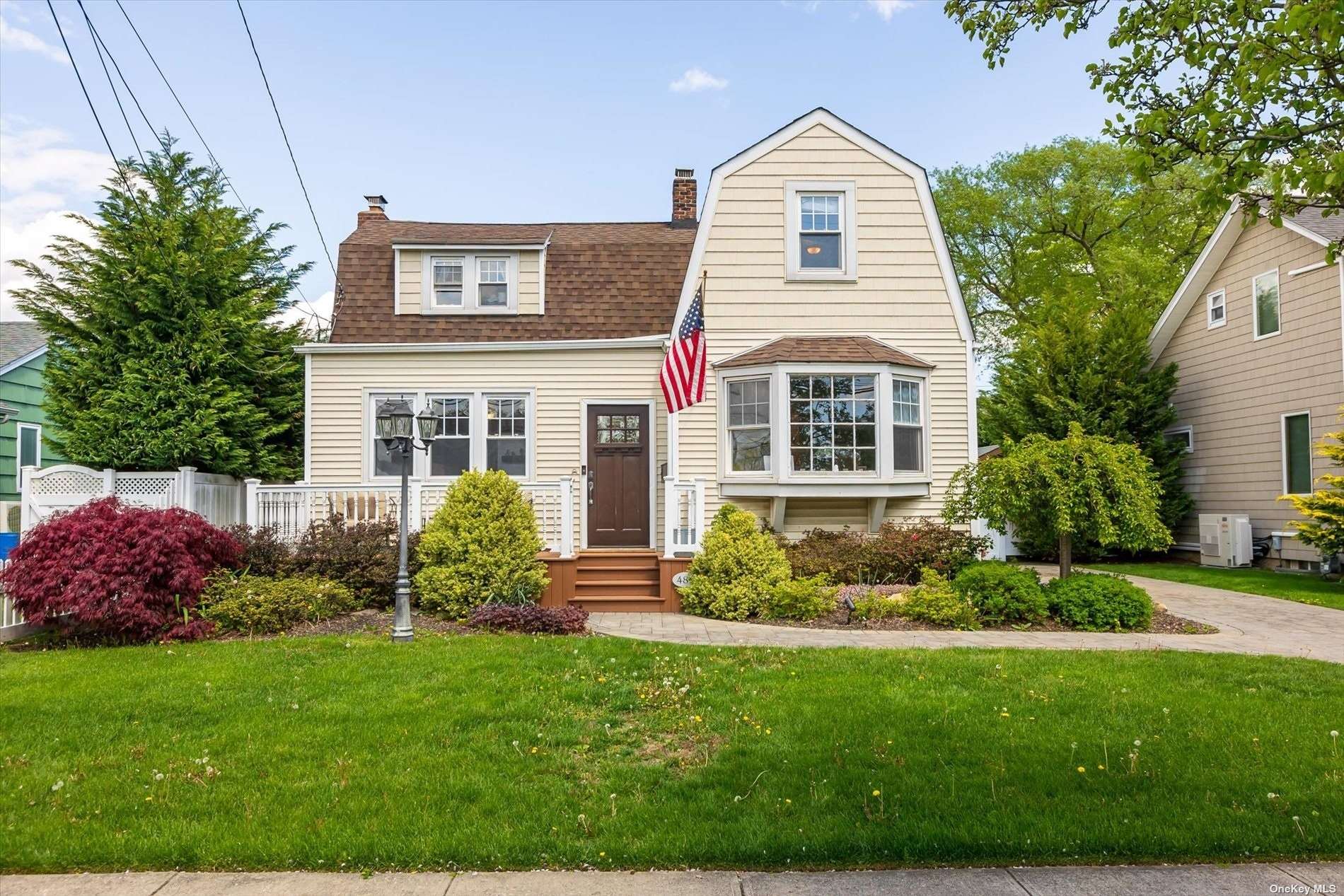 #1 photo, 486 S 1st Street, 东长岛 Lindenhurst , NY 11757