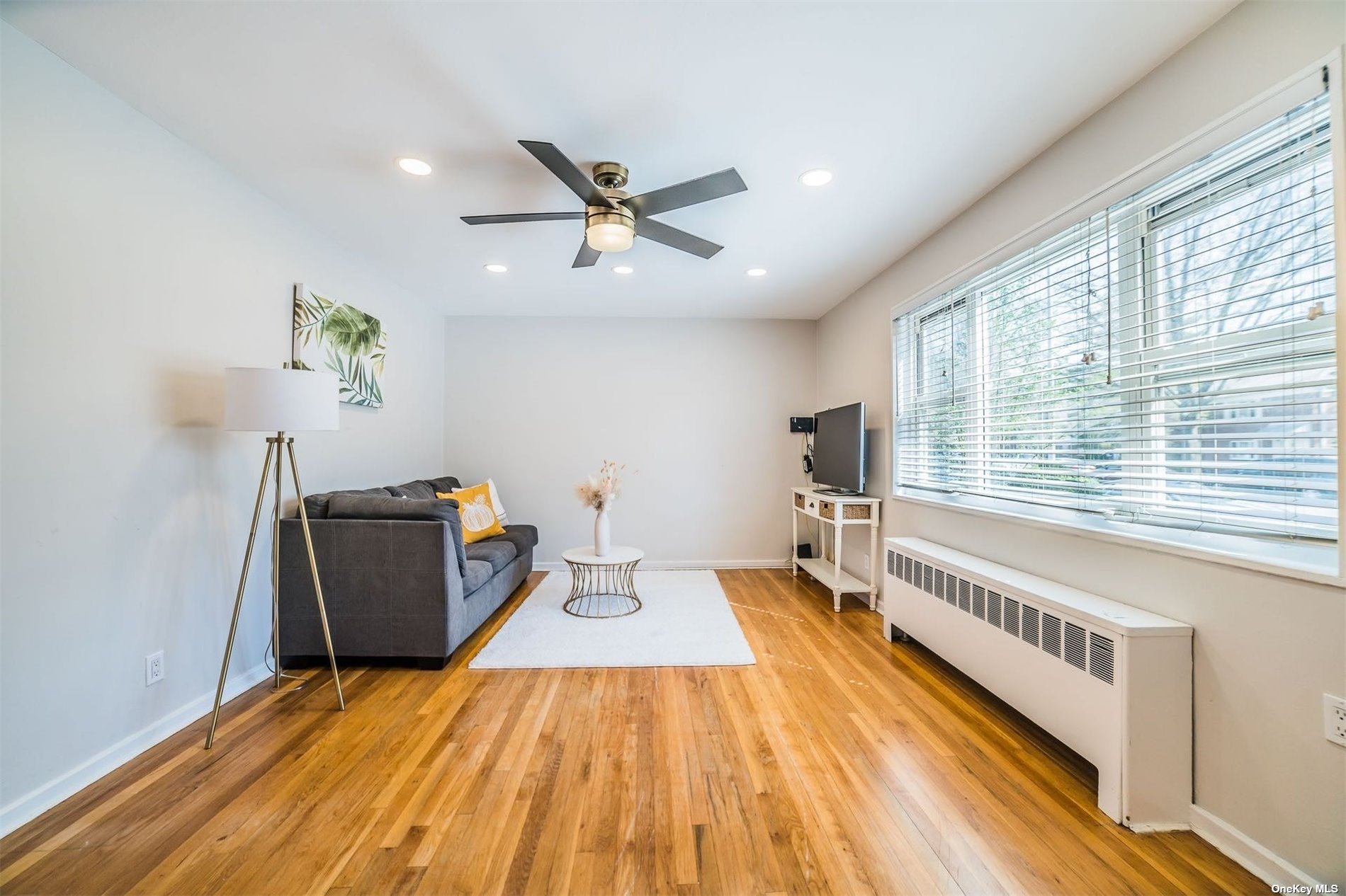 #1 photo, 1554 212th Street, 皇后區 貝塞 Bayside , NY 11360