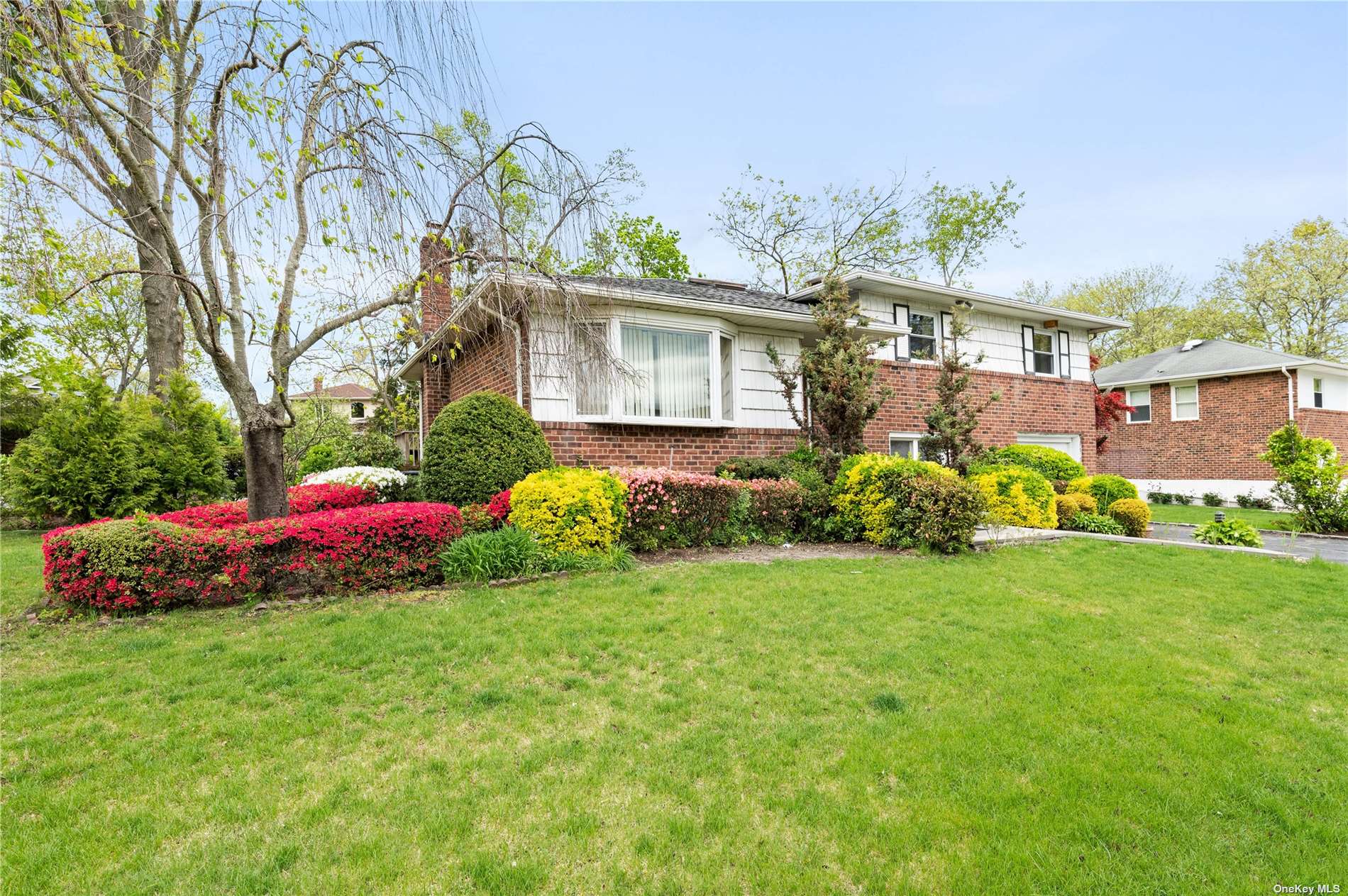 #1 photo, 1042 Cedar Drive, 长岛 New Hyde Park , NY 11040