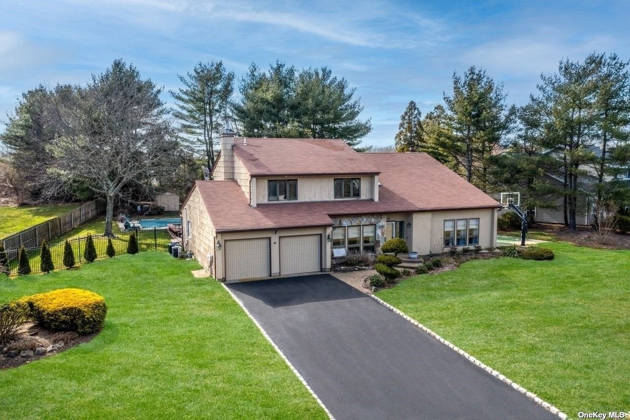 #1 photo, 8 Eastwood Place, Commack , NY 11725