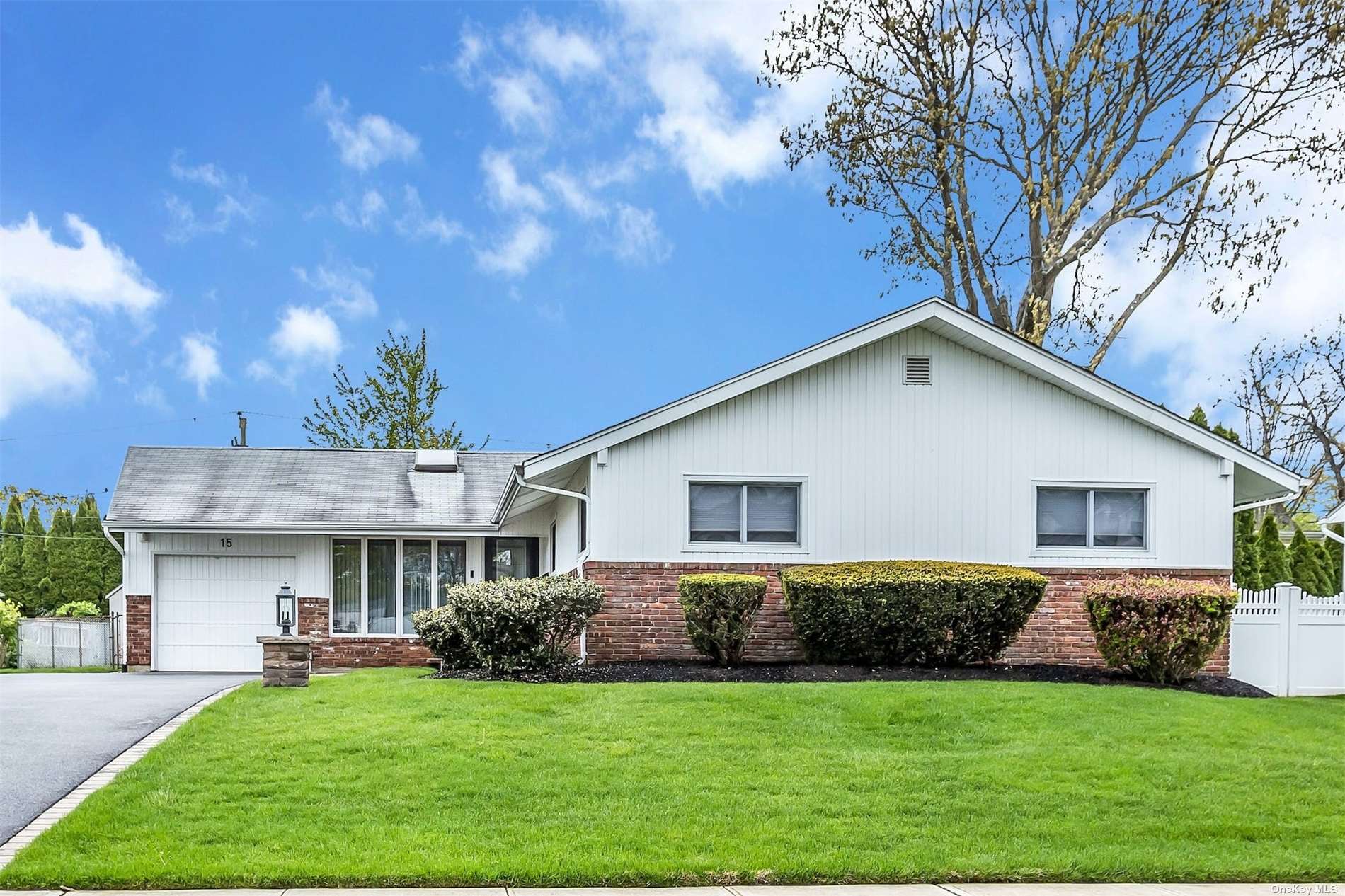 #1 photo, 15 Adrienne Drive, 长岛 贝斯佩奇 Old Bethpage , NY 11804