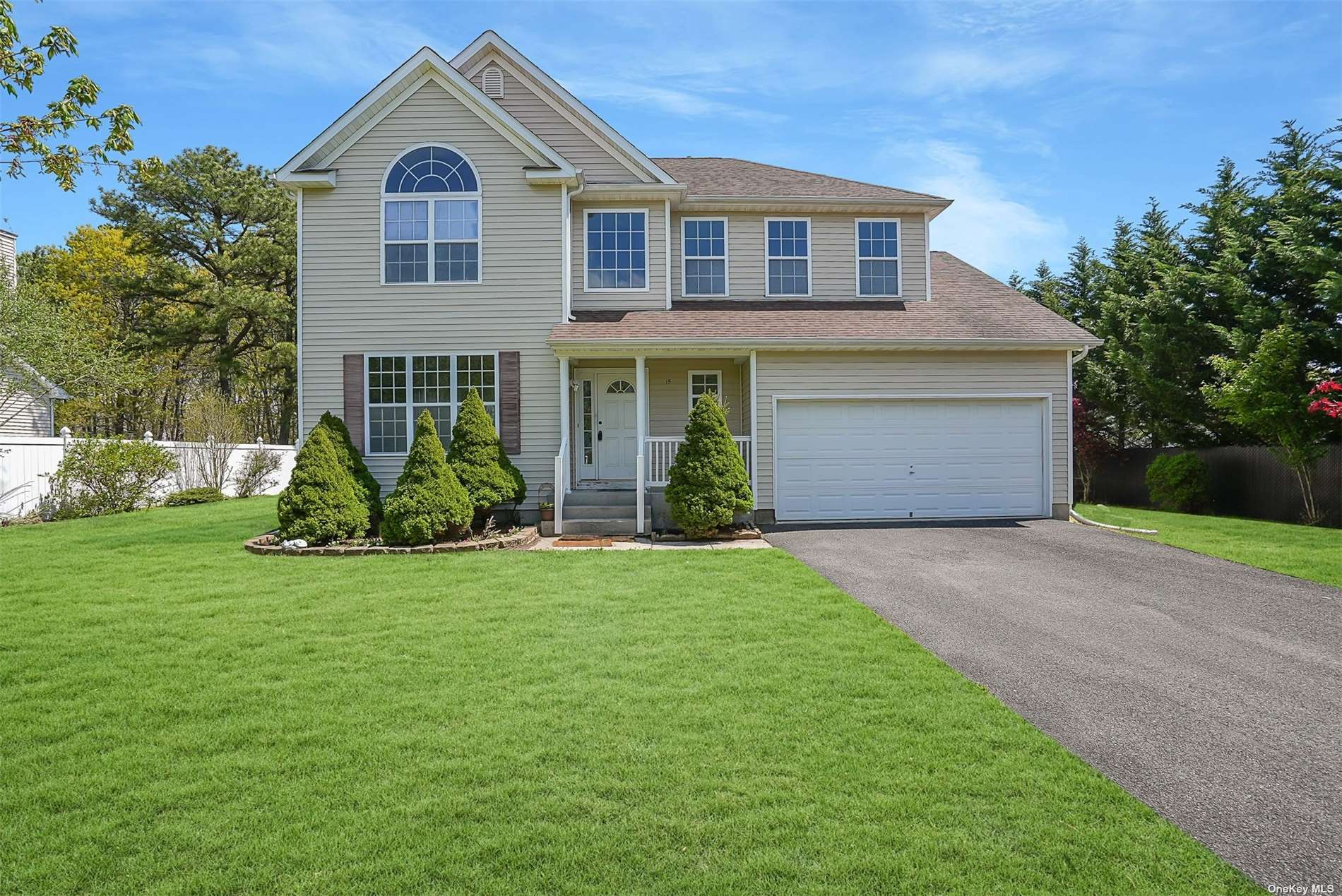 #1 photo, 15 Bloomington Street, 东长岛 Medford , NY 11763