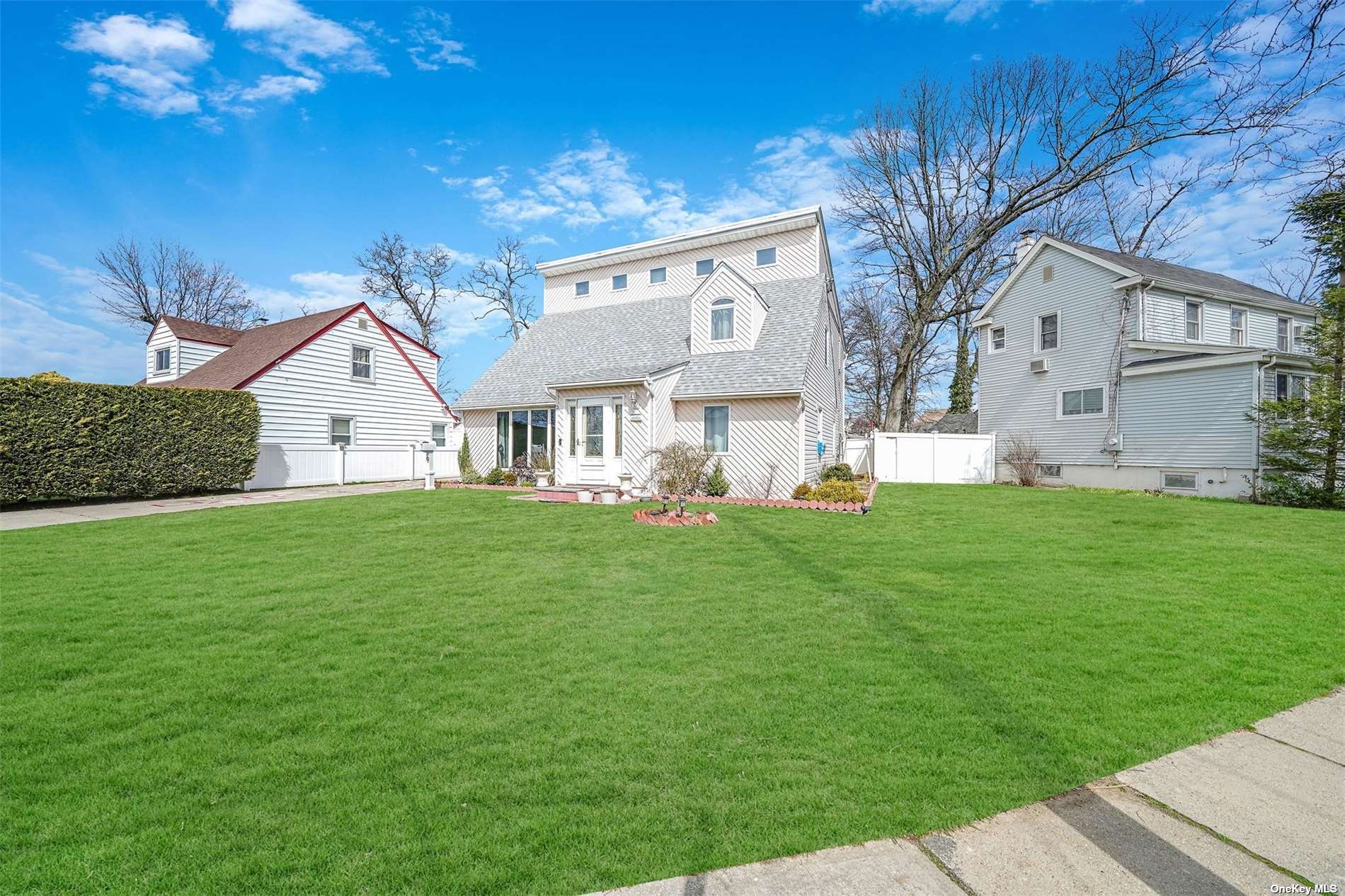 #1 photo, 9 Pine Lane, 长岛 Valley Stream , NY 11581