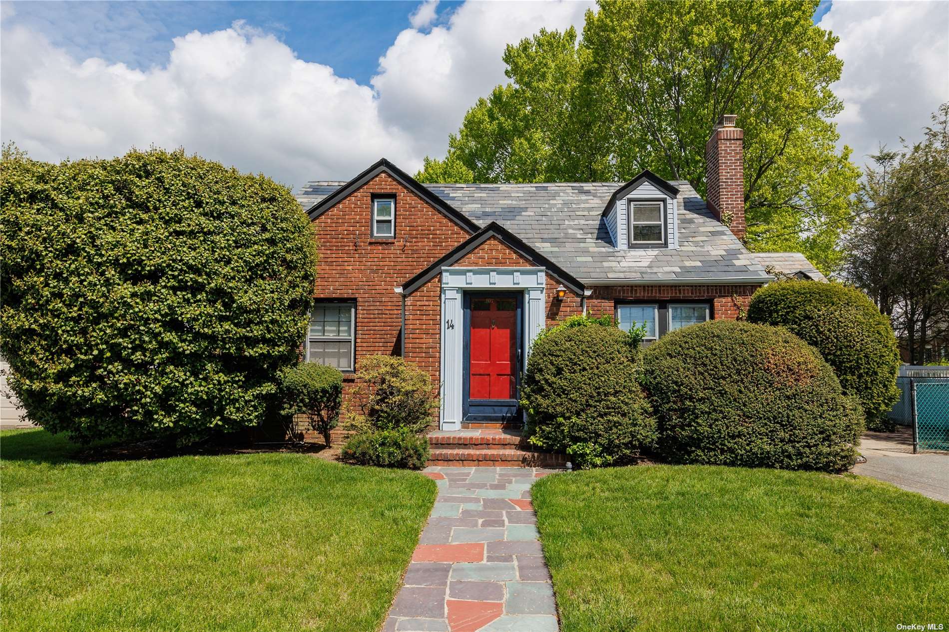 #1 photo, 14 Lawrence Avenue, 长岛 Malverne , NY 11565