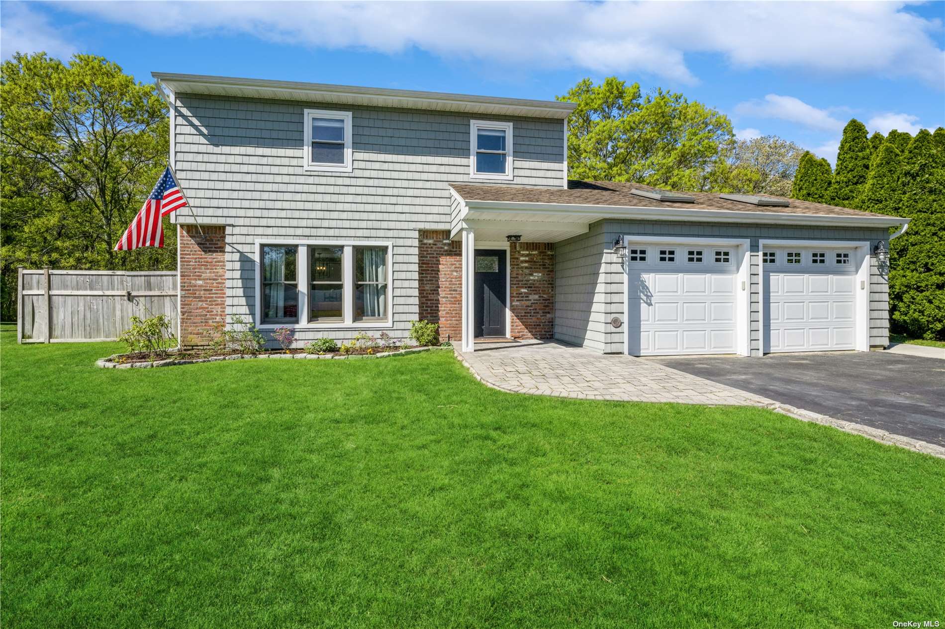 #1 photo, 48 Singingwood Drive, サフォーク郡 Holbrook , NY 11741