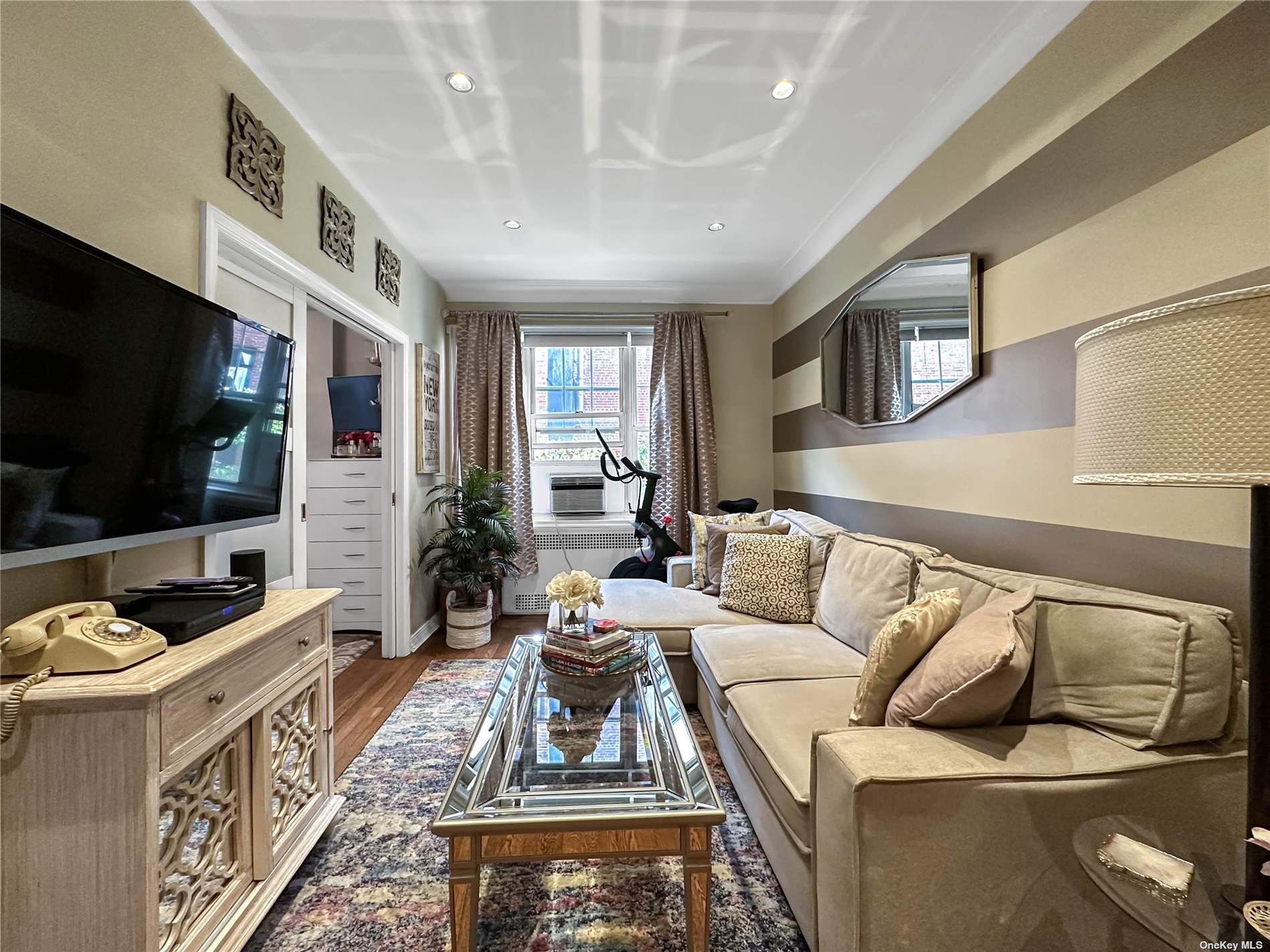 #1 photo, 77-34 113th Street, 皇后区 森林小丘 Forest Hills , NY 11375