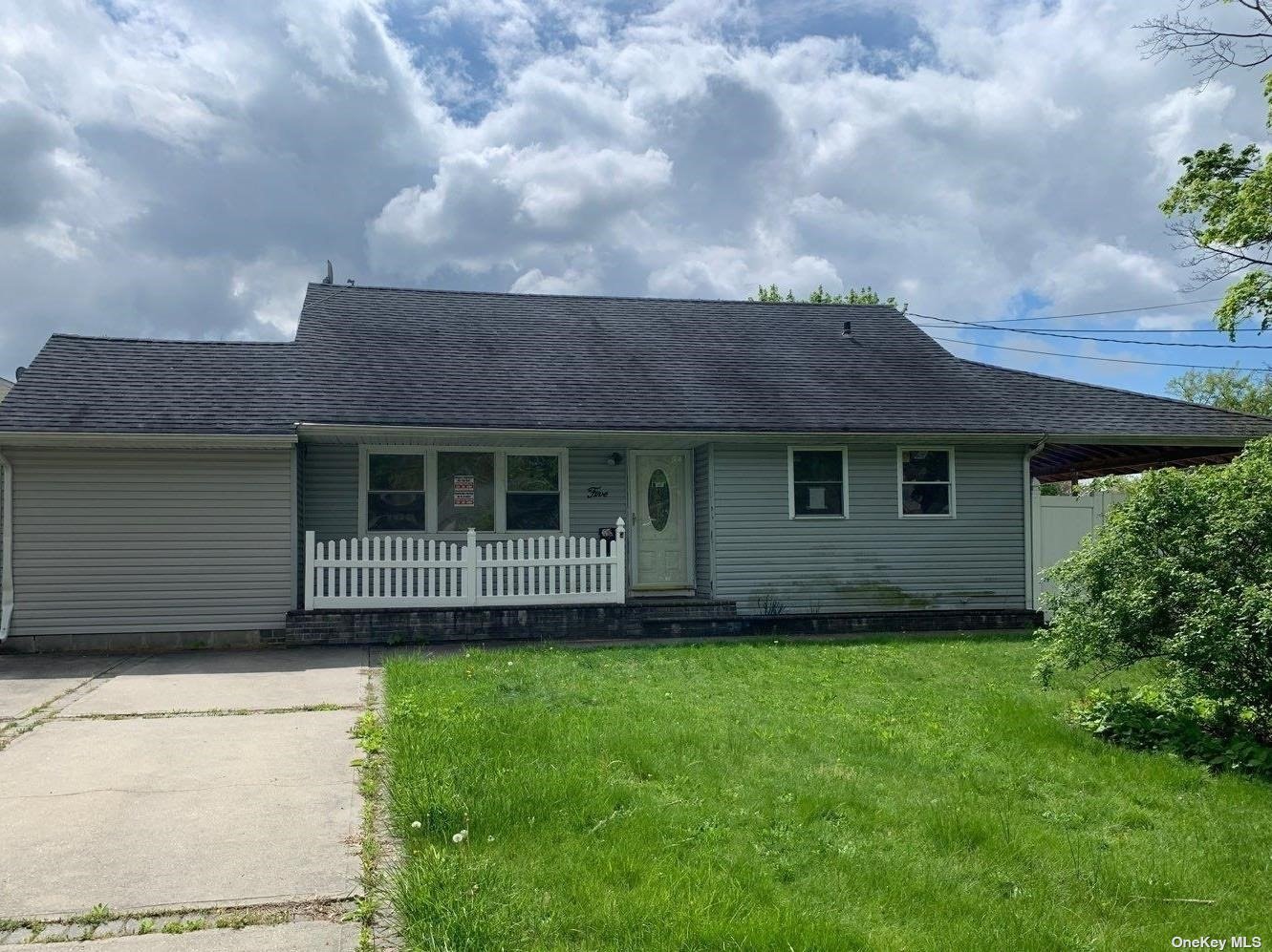 #1 photo, 5 Meadowbrook Drive, 东长岛 Brentwood , NY 11717