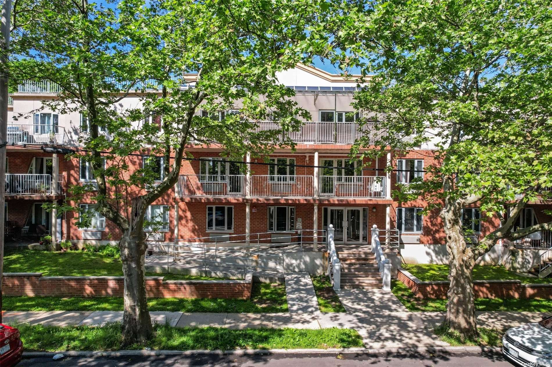 #1 photo, 64-34 Grand Central Parkway, 皇后区 森林小丘 Forest Hills , NY 11375