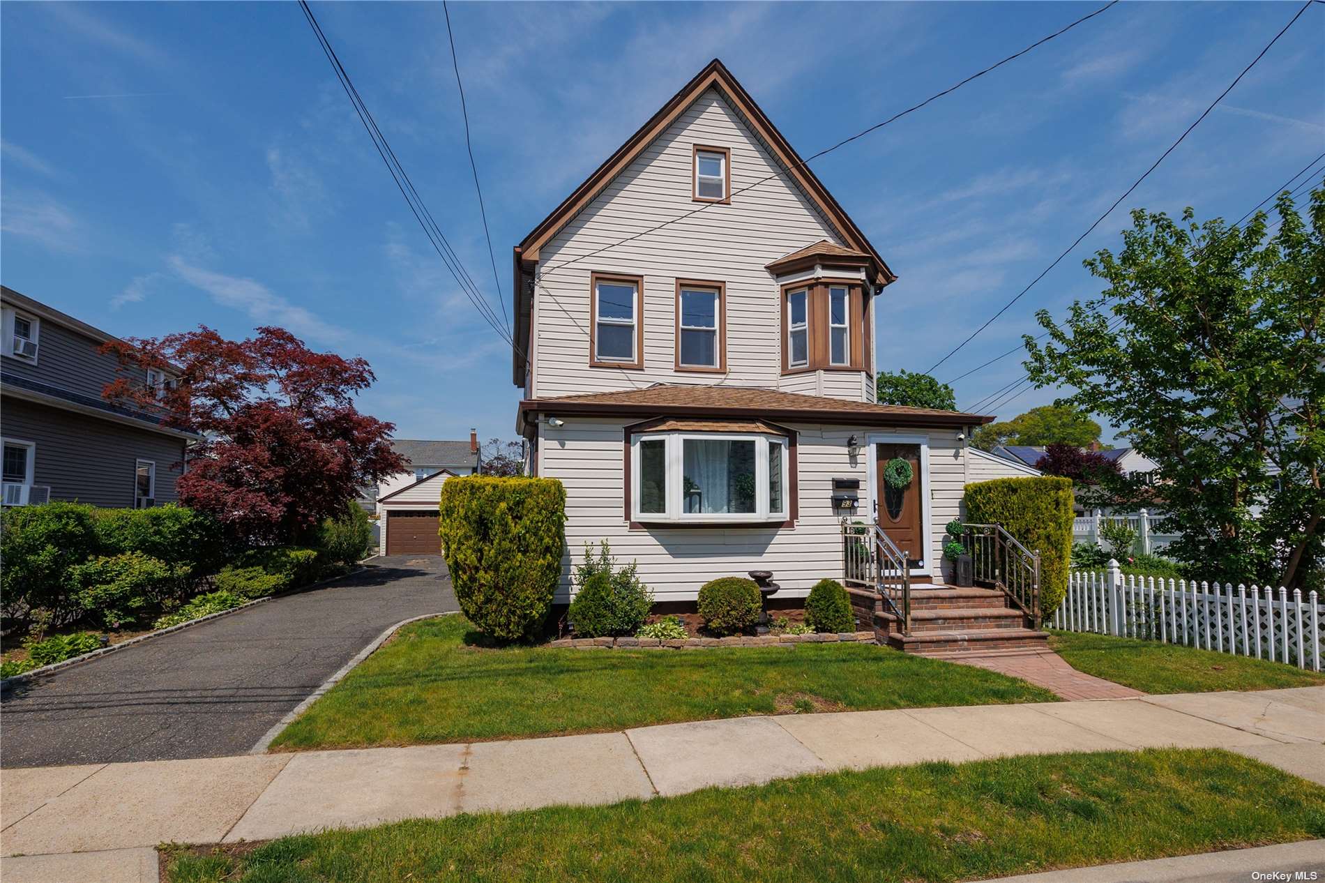 #1 photo, 93 Bismark Avenue, 长岛 Valley Stream , NY 11581