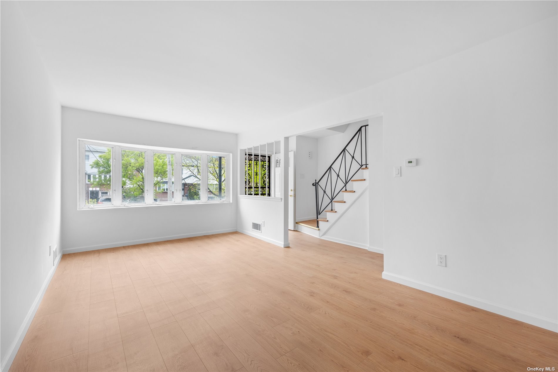 #1 photo, 141-25 25th Avenue, קווינס Whitestone , NY 11357