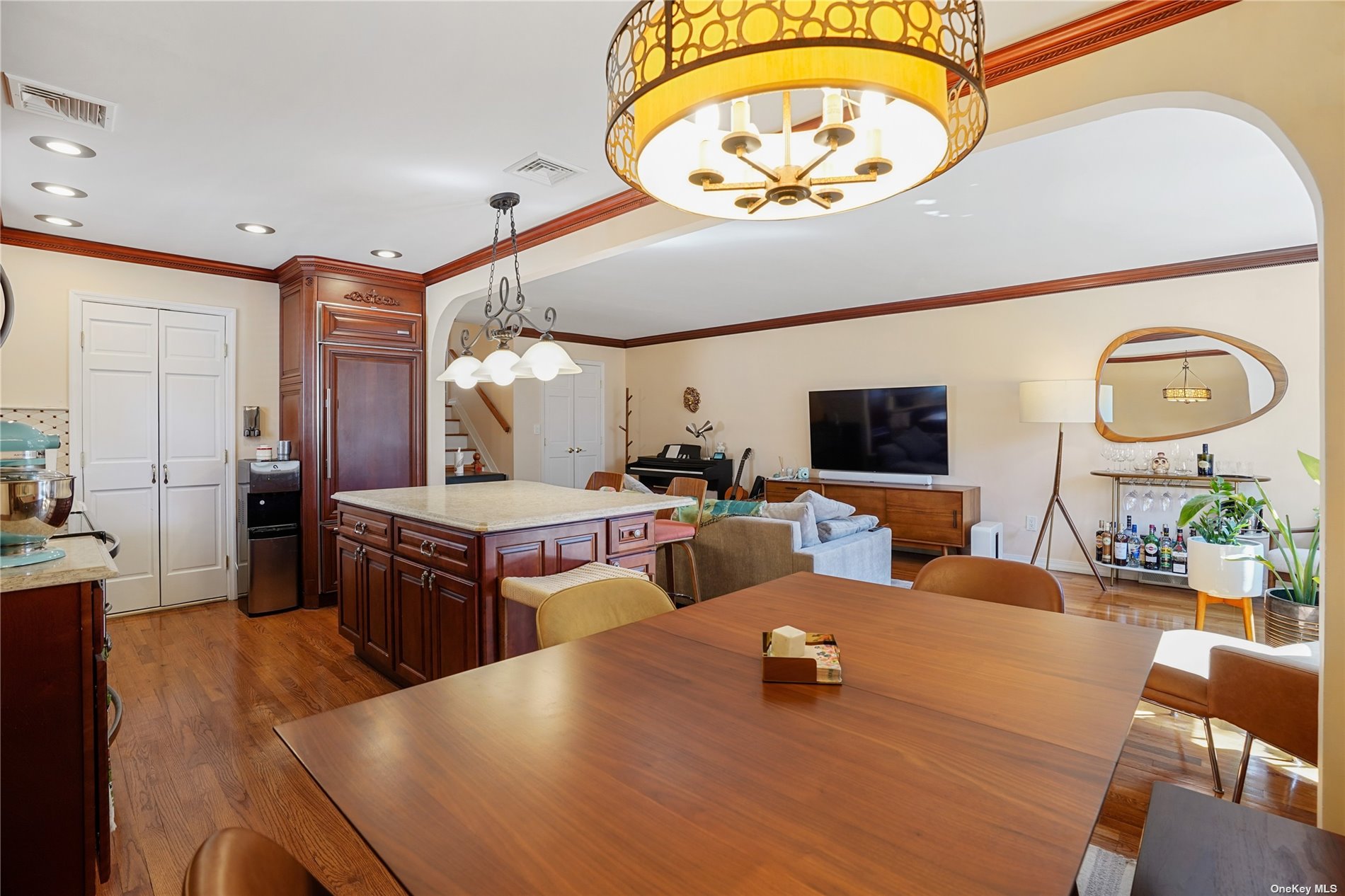 #1 photo, 208-44 15th Drive, 皇后区 贝塞 Bayside , NY 11360