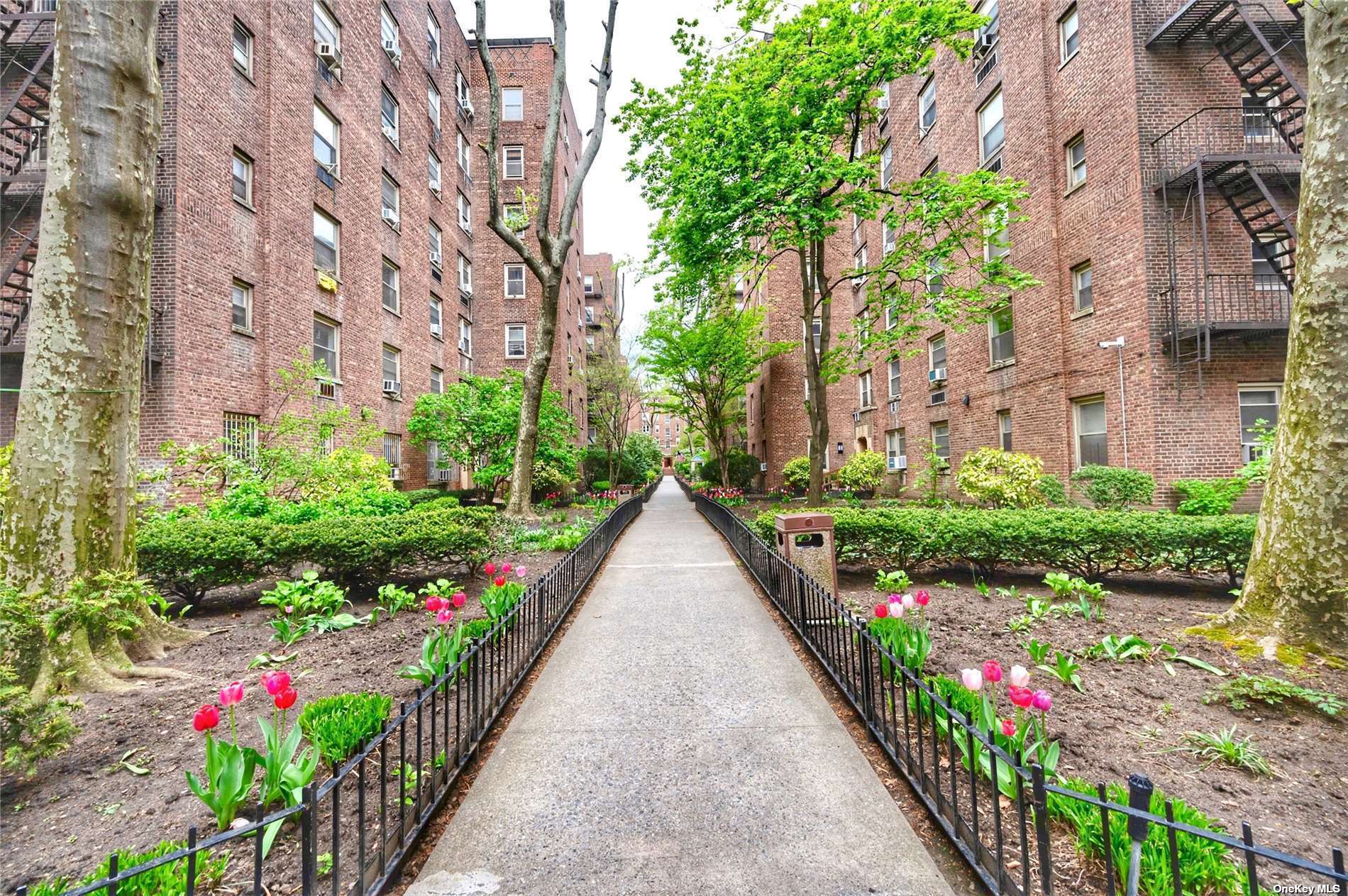 #1 photo, 43-10 48th Avenue, 皇后区 木边 Woodside , NY 11377