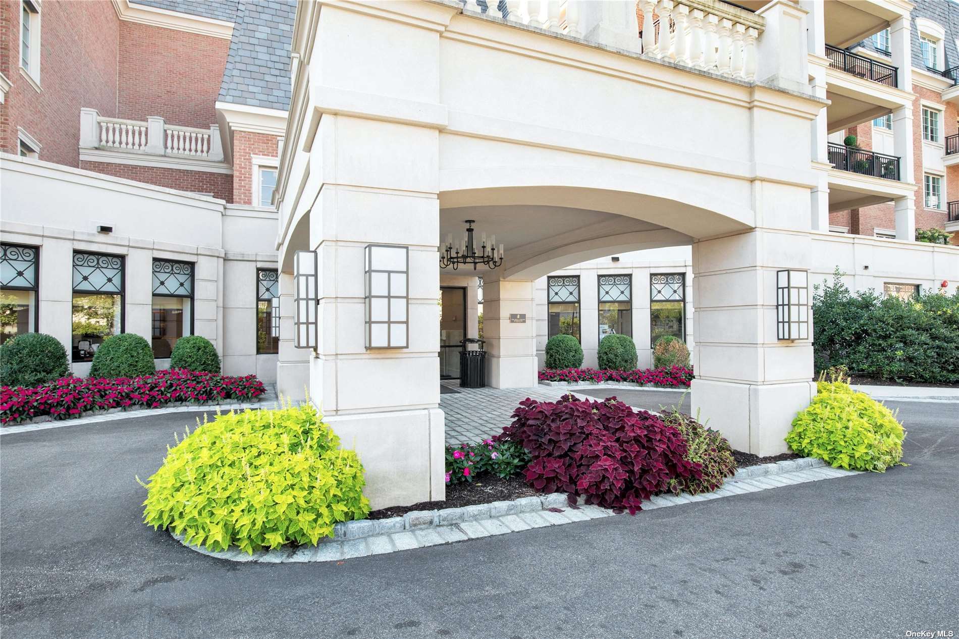 #1 photo, 3000 Royal Court, 长岛 北丘 North Hills , NY 11040