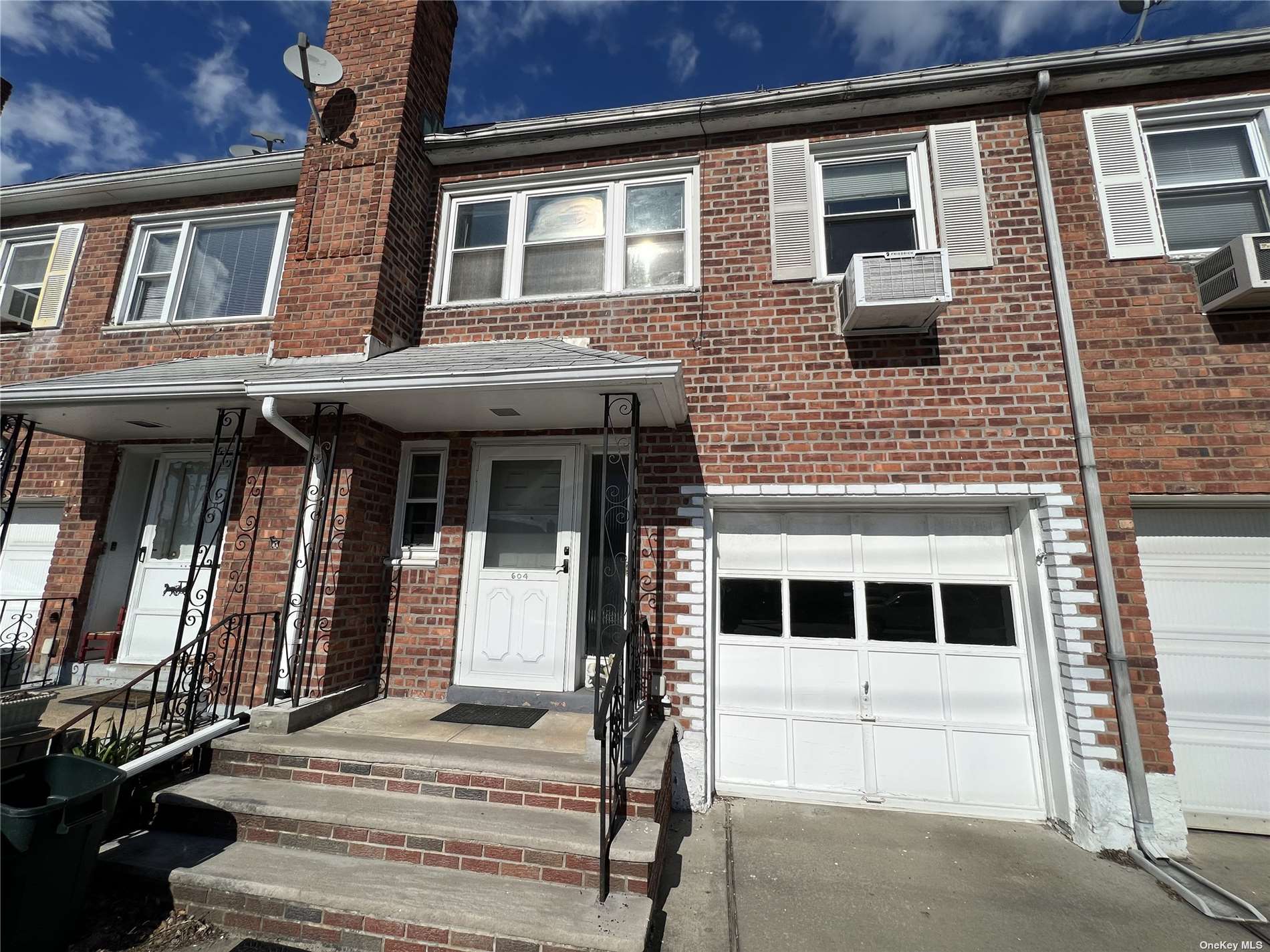 #1 photo, 604 Lakeville Rd, 长岛 New Hyde Park , NY 11040