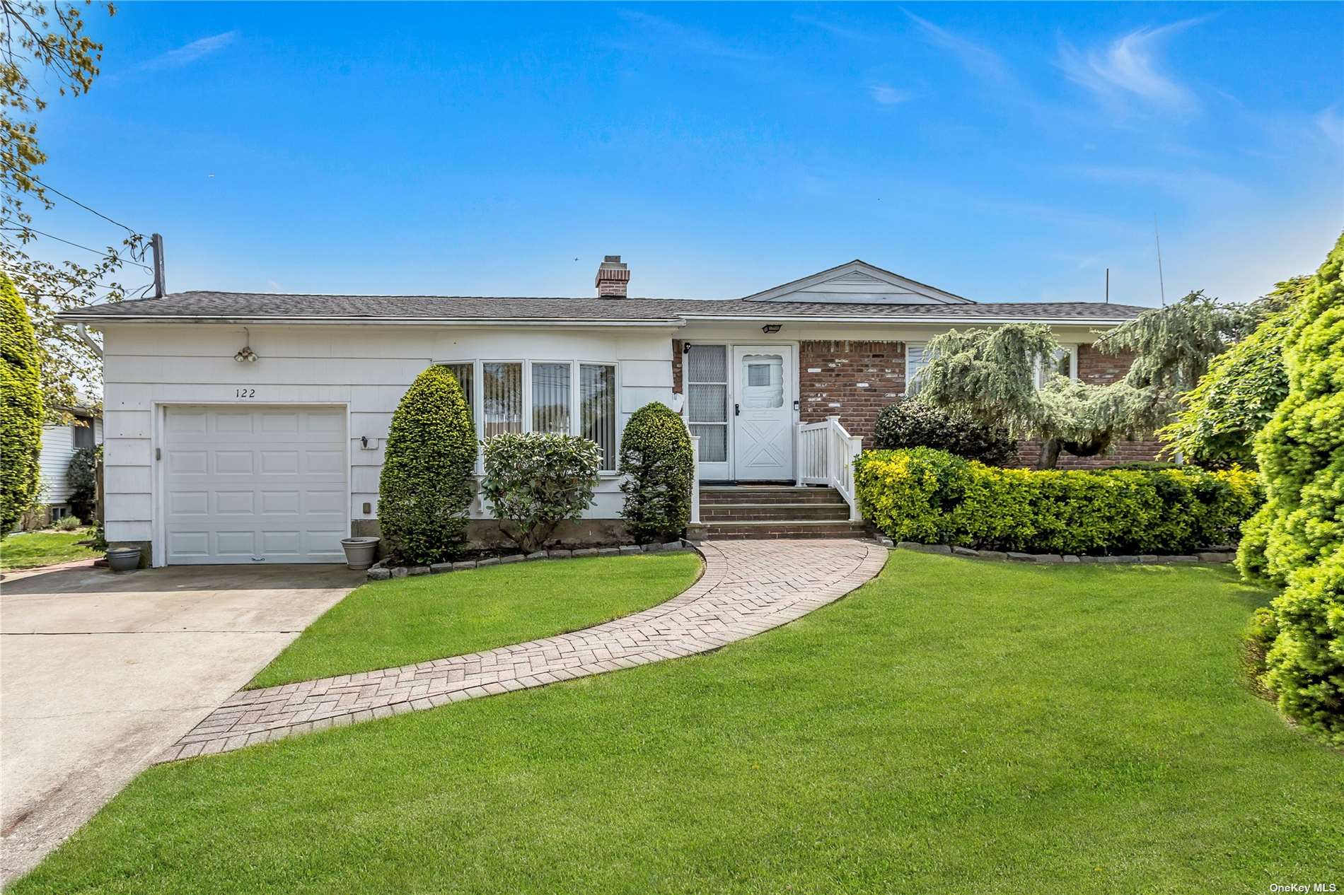 #1 photo, 122 Plitt Avenue, 東長島 Farmingdale , NY 11735