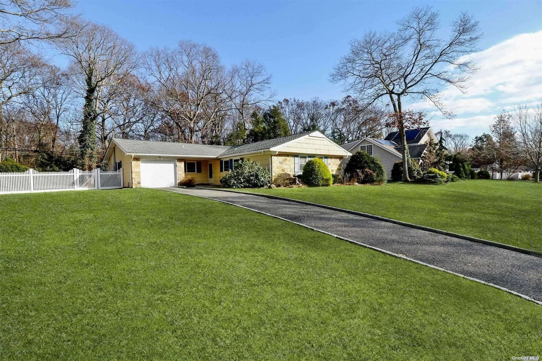 #1 photo, 5 Seville Lane, 东长岛 Stony Brook , NY 11790