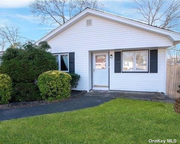 #1 photo, 22 Wills Avenue, 东长岛 Mastic , NY 11950