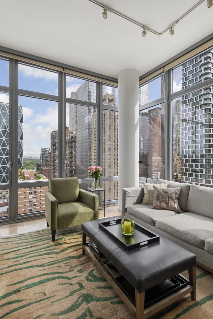 #1 photo, 310 W 52ND Street, 曼哈顿 中城西区 Hells Kitchen , NY 10019