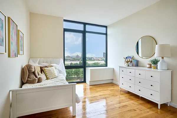 #1 photo, 34-46 VERNON Boulevard, 皇后区 Astoria , NY 11106