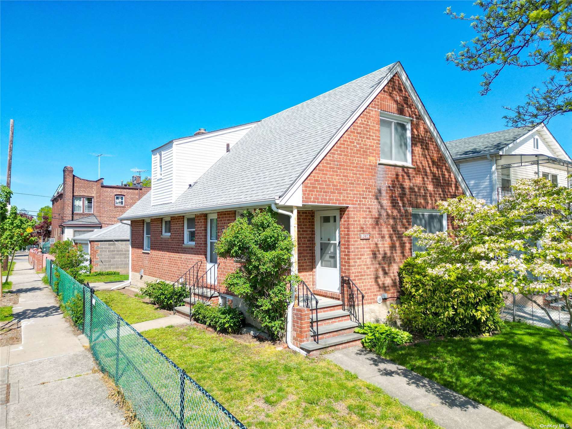 #1 photo, 40-54 Utopia Parkway, 法拉盛 Flushing , NY 11358