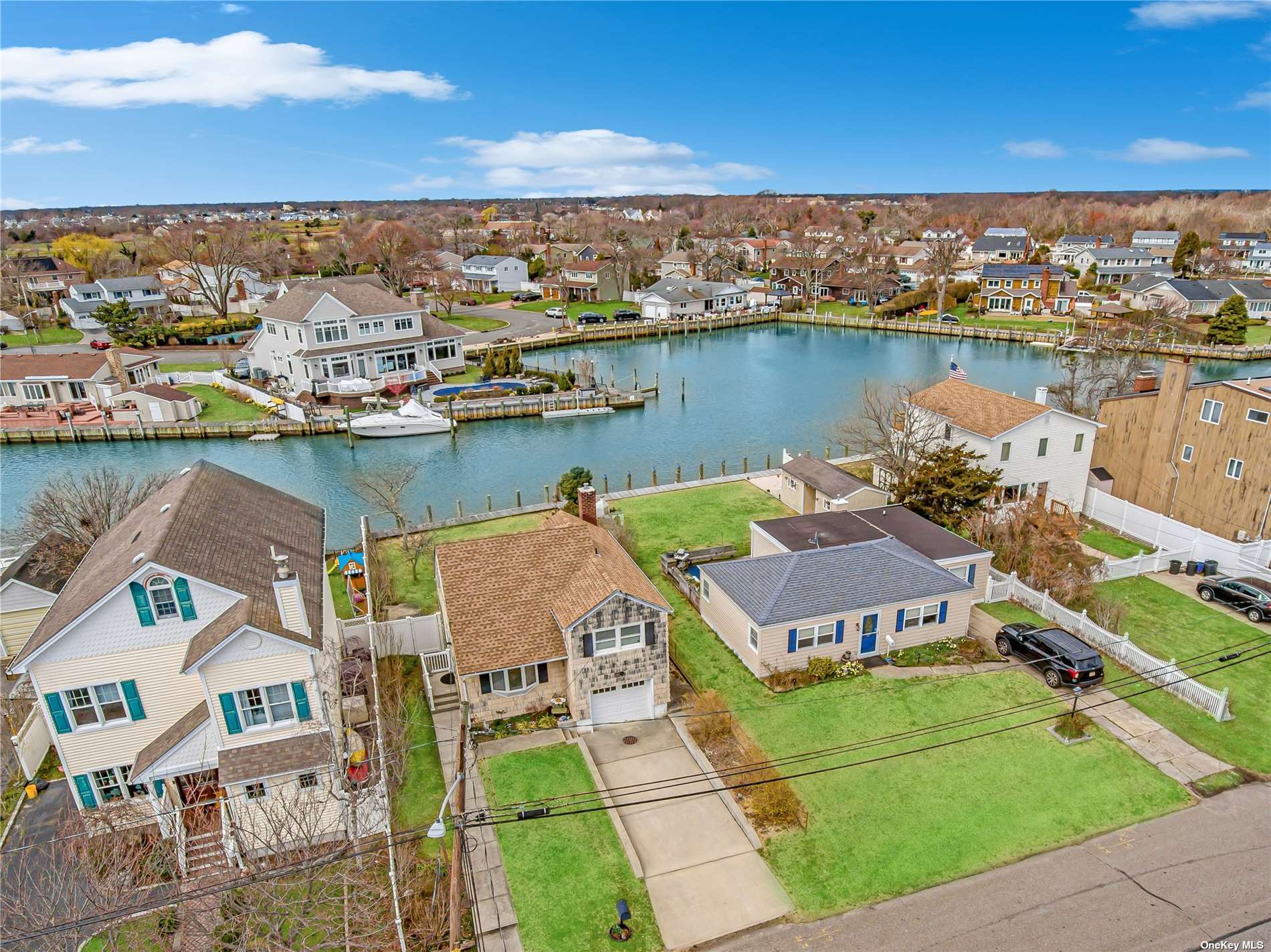 #1 photo, 202 Mayhew Avenue, 东长岛 Babylon , NY 11702