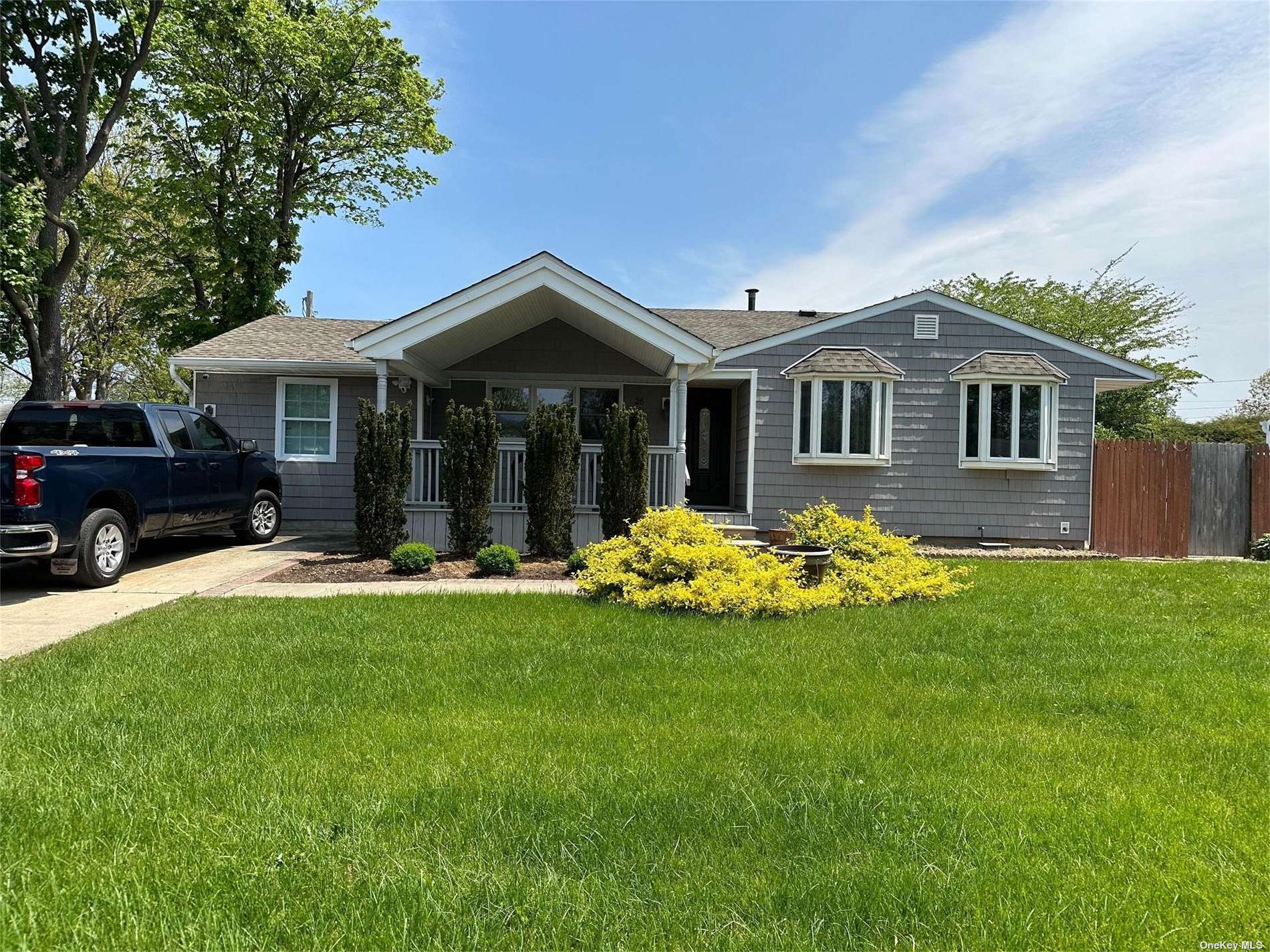 #1 photo, 26 Hunter Lane, 东长岛 Centereach , NY 11720