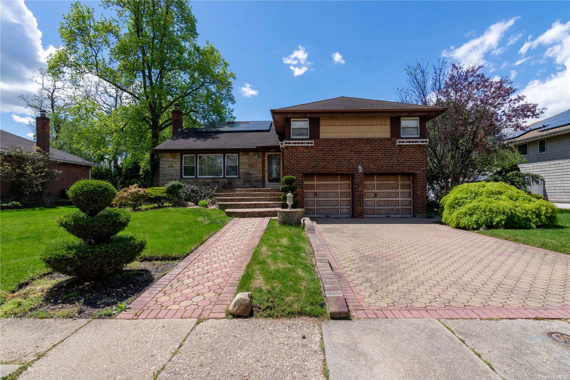 #1 photo, 53 Waterbury Lane, Westbury , NY 11590