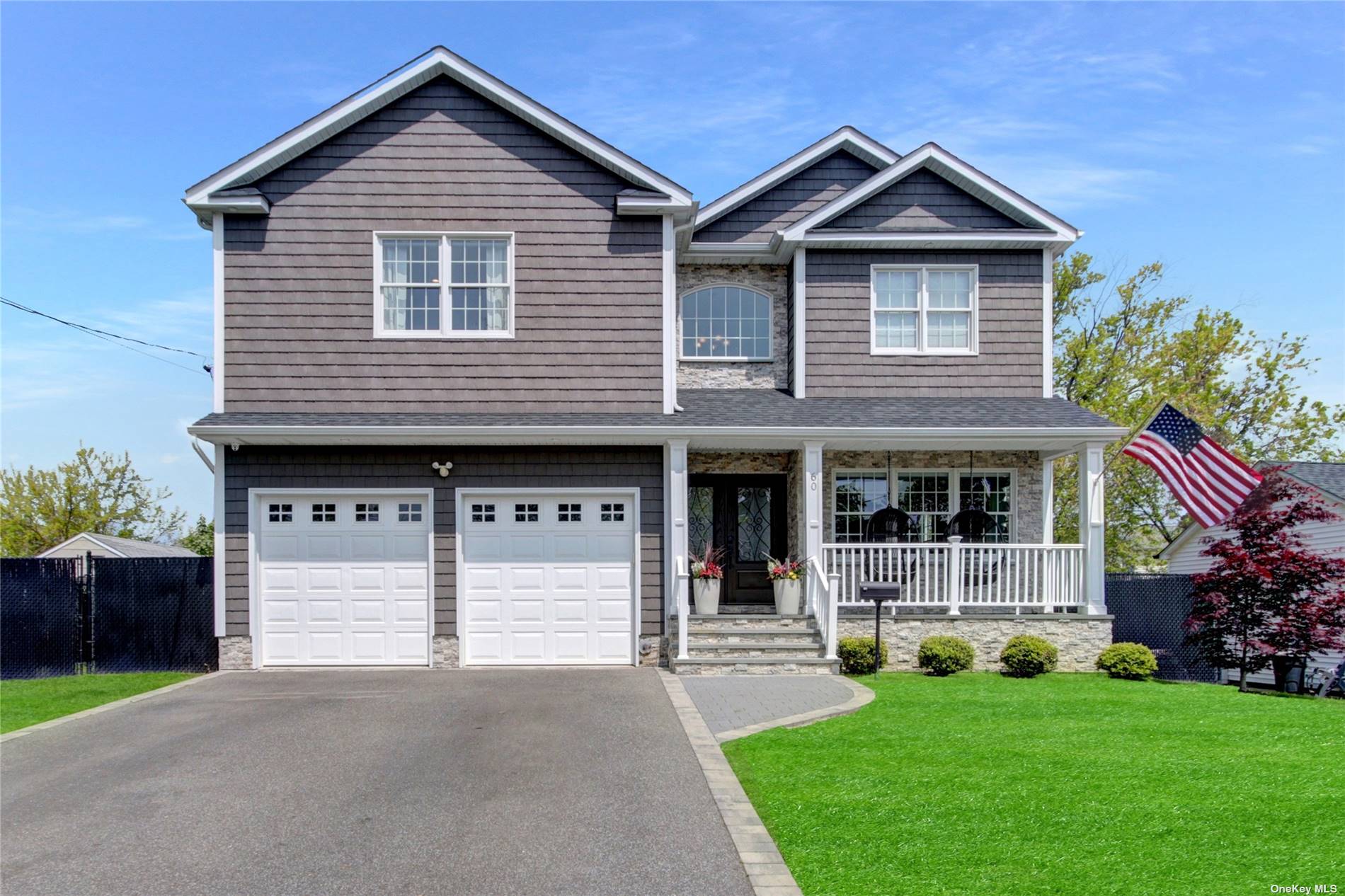 #1 photo, 60 E Minerva Road, 东长岛 Lindenhurst , NY 11757