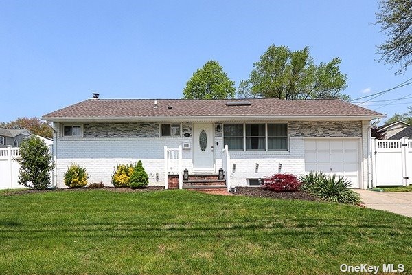 #1 photo, 245 Haypath Road, מחוז נסאו Old Bethpage , NY 11804