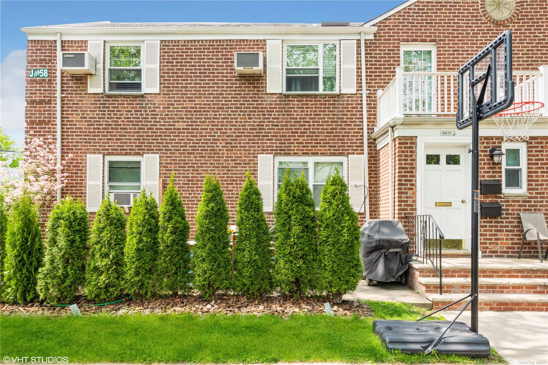 #1 photo, 254-11 75 Avenue Street, Glen Oaks , NY 11004