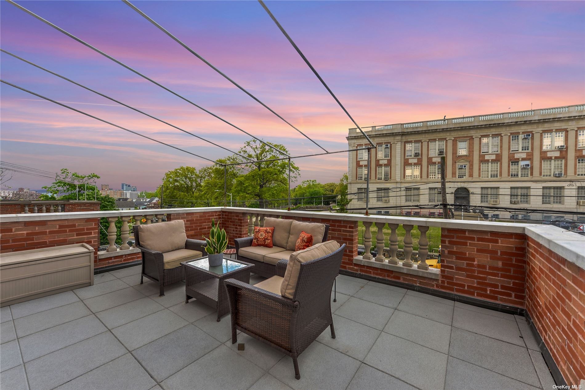 #1 photo, 84-49 168th Street, 皇后区 牙买加 Jamaica Hills , NY 11432