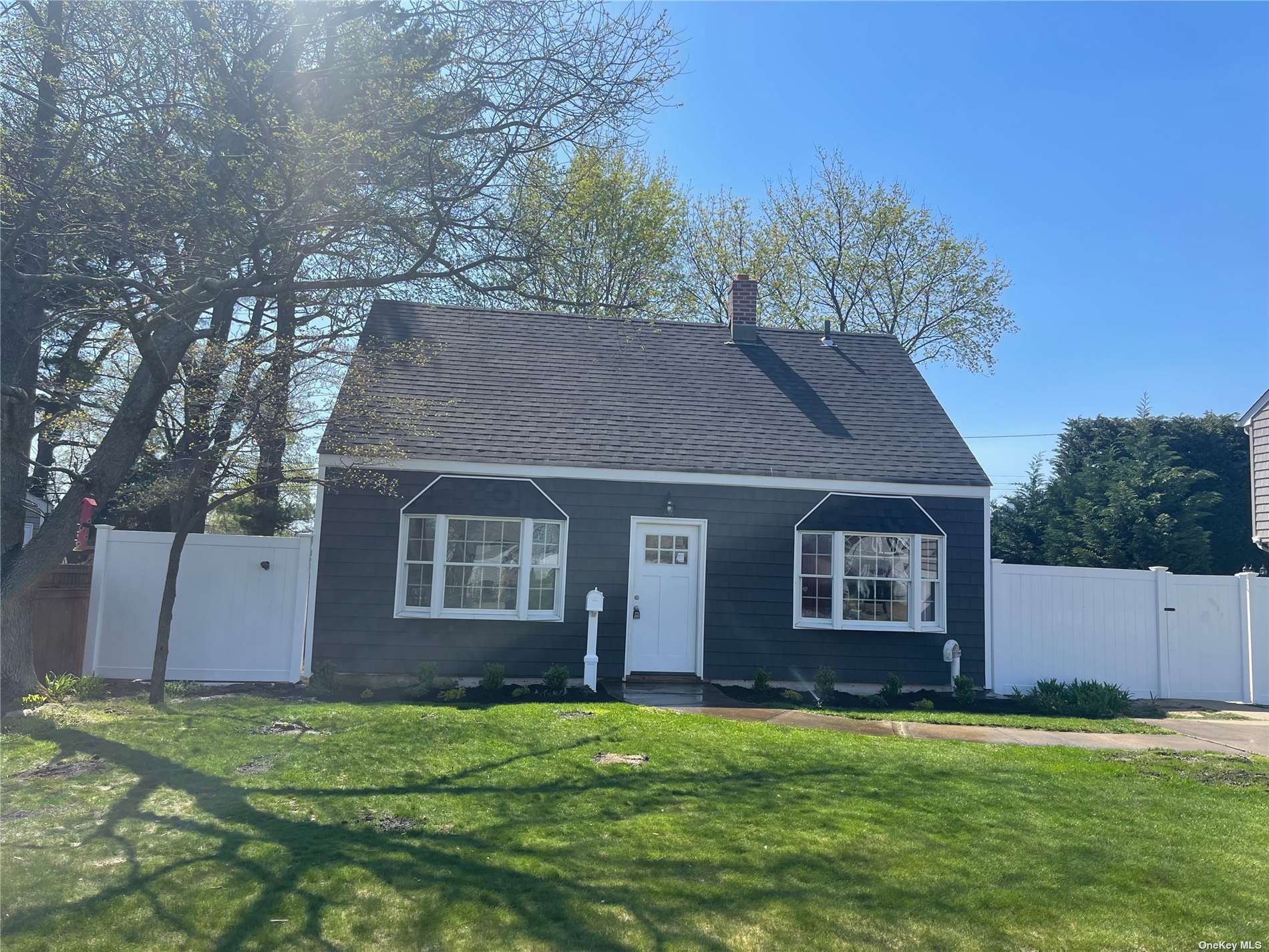 #1 photo, 8 Crabtree Lane, 长岛 Levittown , NY 11756